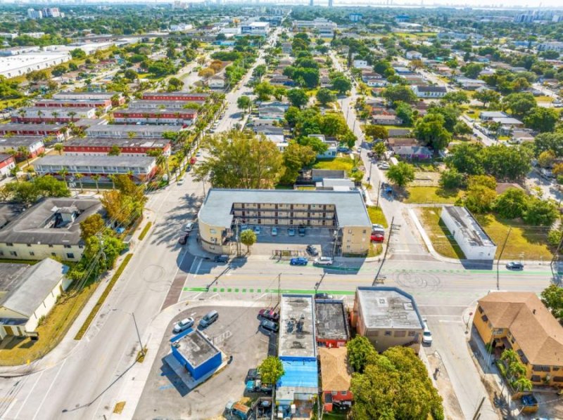 EDIFICIO CON 38 APARTAMENTOS DE RENTA EN MIAMI