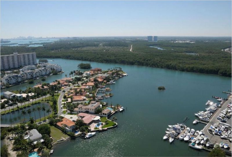 Foto Apartamento en Venta en St Tropez, Sunny Isles, Florida - U$D 1.370.000 - APV874 - BienesOnLine