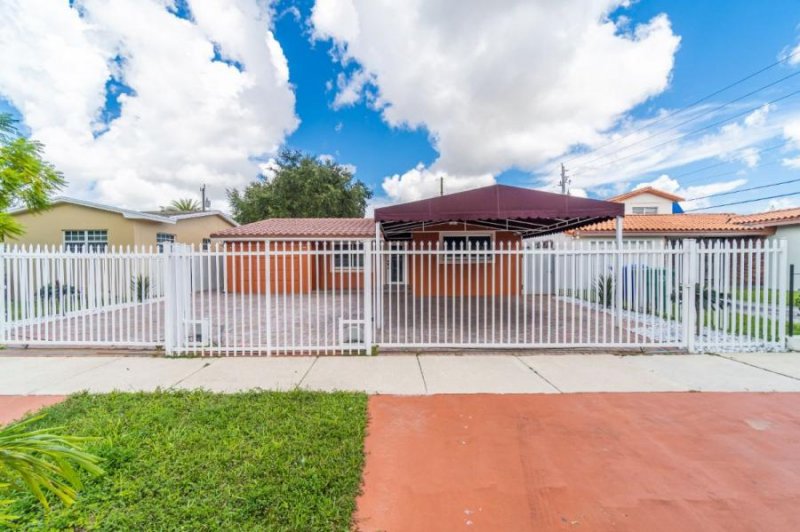 Casa en Renta en Tamiami coral gables Esta lista para Nov /1/22, Florida