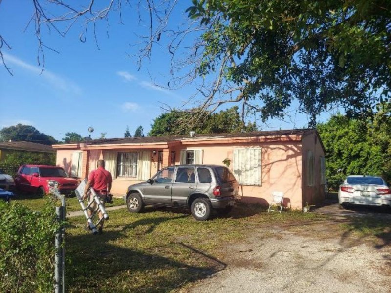 Casa en Venta en  Miami Gardens-Utopia-Carver, Florida