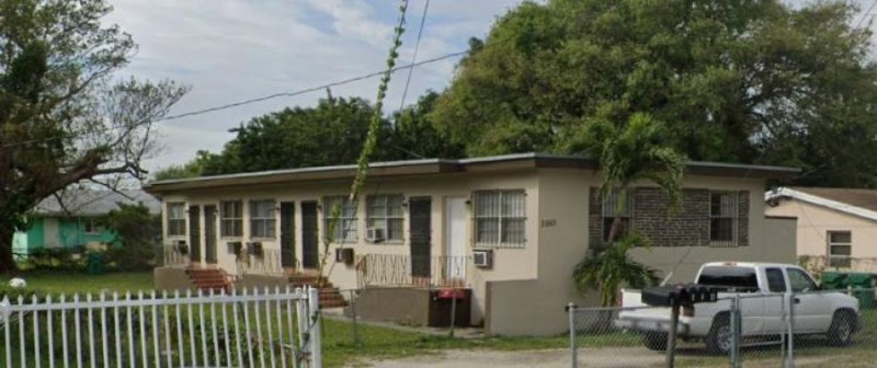 Edificio en Venta en Cerca Aeropuerto  Internacional de Miami. Miami, Florida